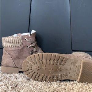 Kids boots